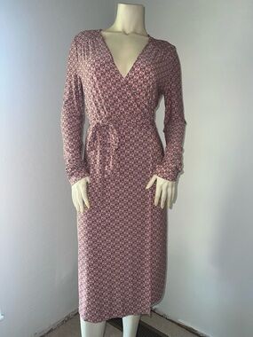 BCBG Long-Sleeve Pink Geometric Wrap Midi Dress. Size Small